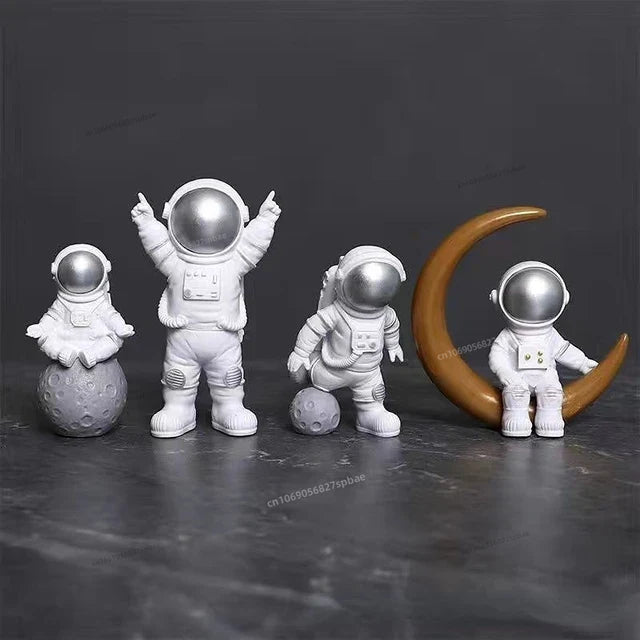 4 pcs Astronaut Figure Decor