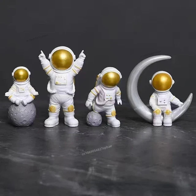 4 pcs Astronaut Figure Decor