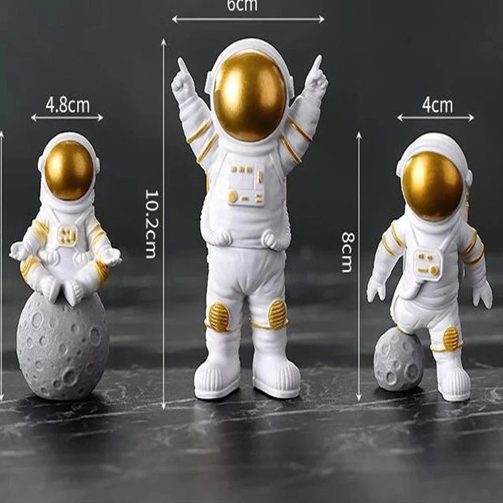 4 pcs Astronaut Figure Decor